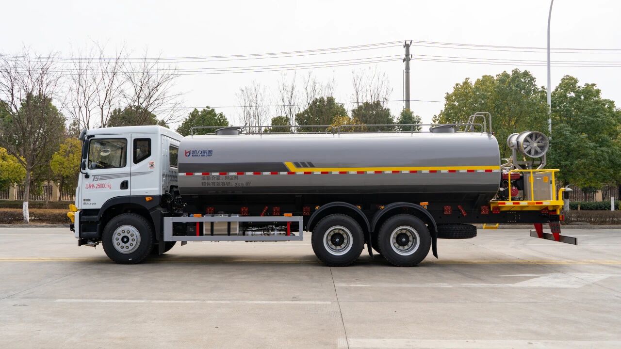 22 Square Sprinkler Truck 22 Square Sprinkler Truck