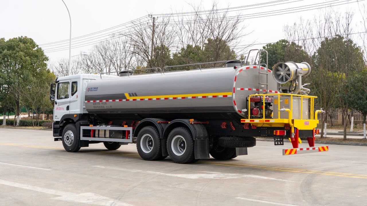 22 Square Sprinkler Truck 22 Square Sprinkler Truck